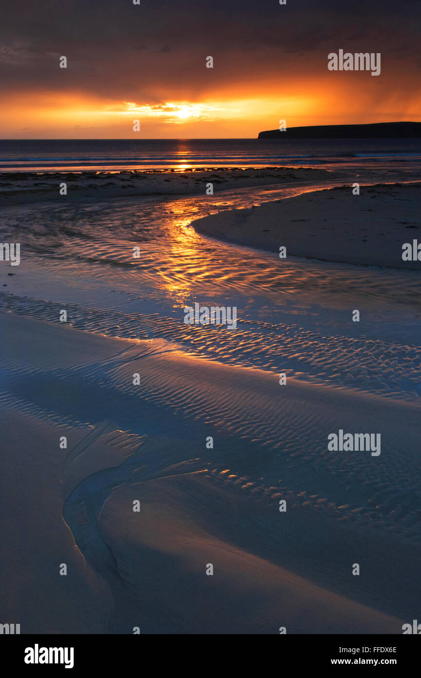 Tramonto da Dunnet Bay, Caithness in Scozia. Foto Stock