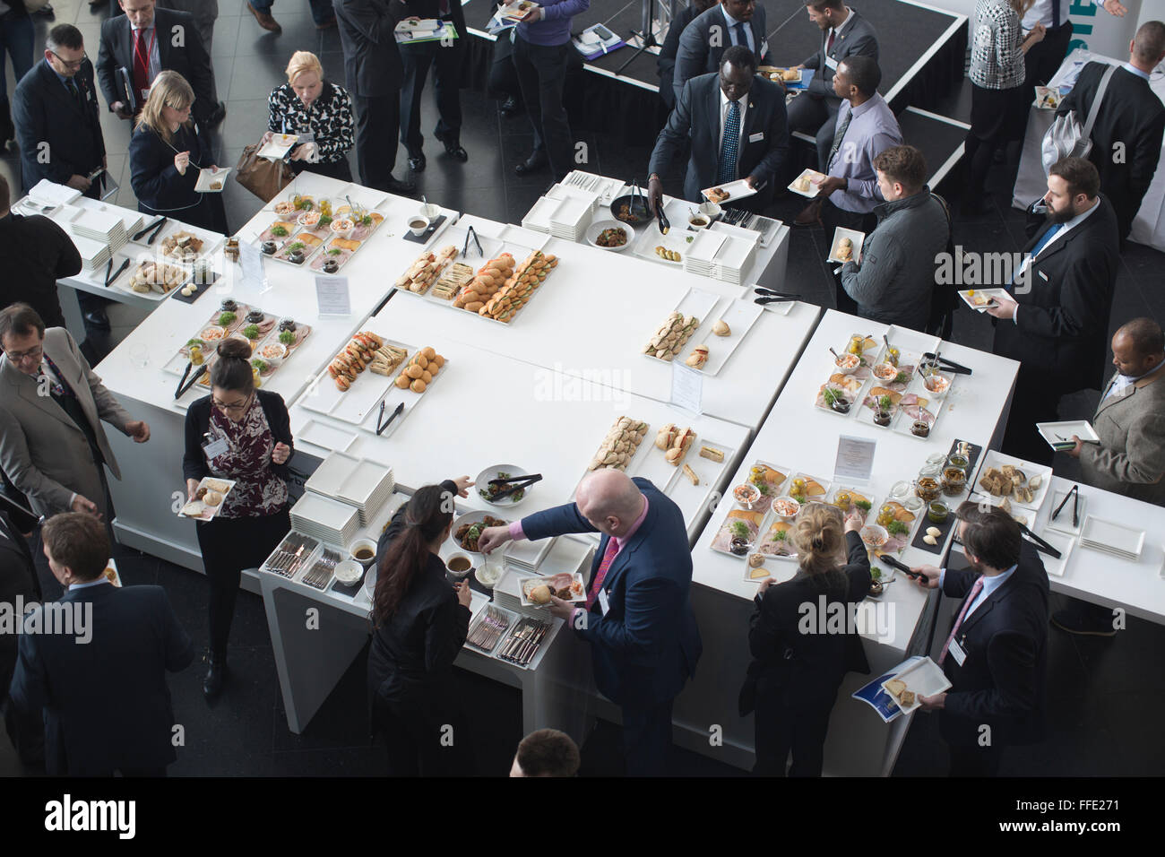 Pranzo aziendale a un evento di business nella città di Londra, Regno Unito Foto Stock