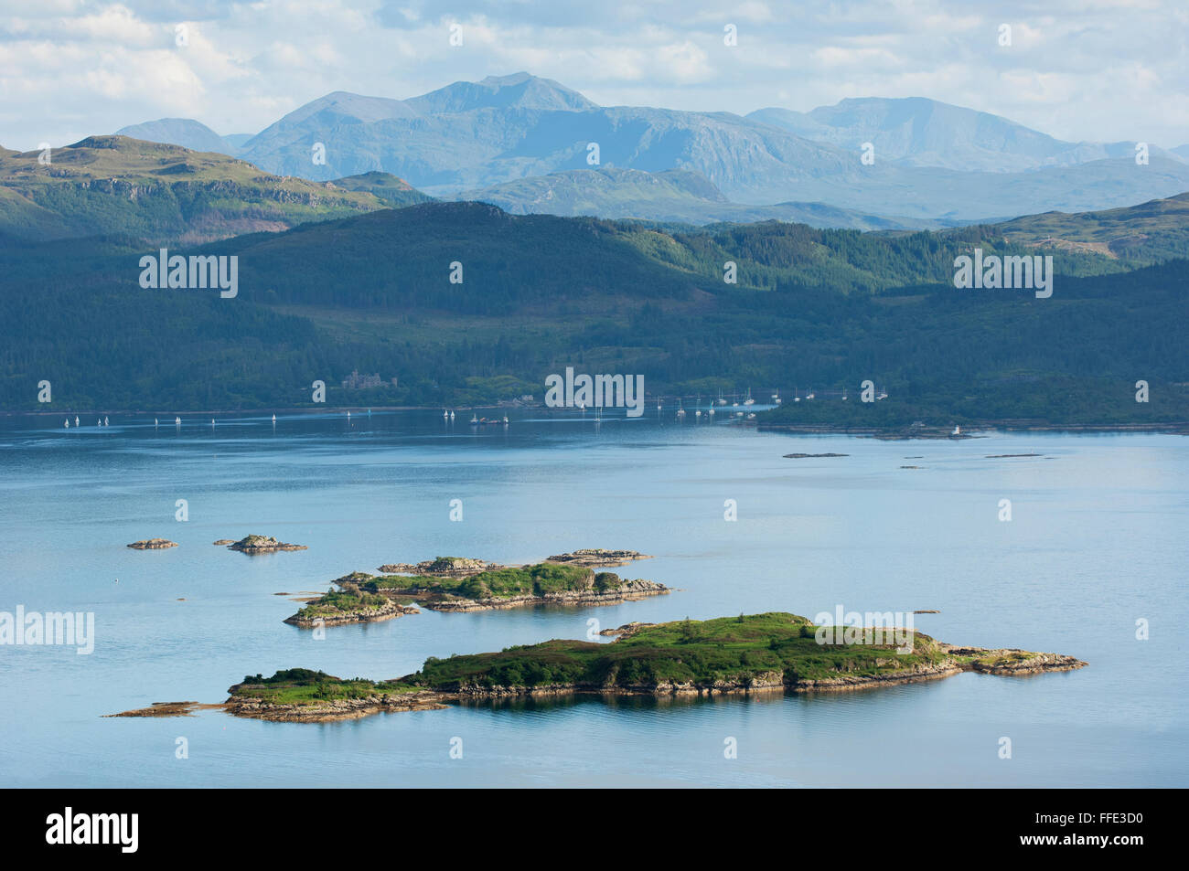 Veduta di Loch Carron & Loch Kishorn dalla strada di Applecross (parte della costa Nord 500) - Ross-shire, Scozia. Foto Stock