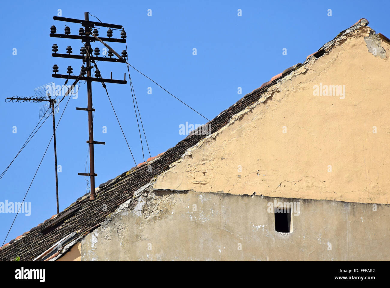 Linea telefonica sul tetto Foto Stock