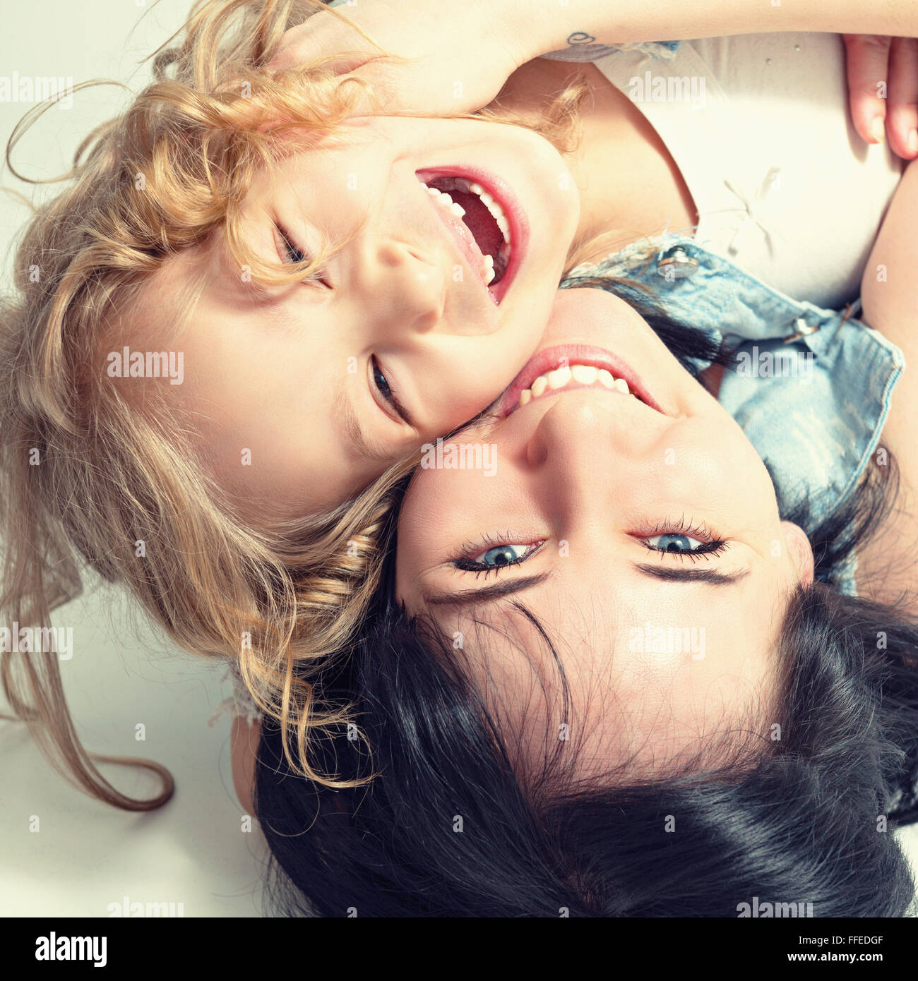 Ritratto di felice madre e figlia Foto Stock