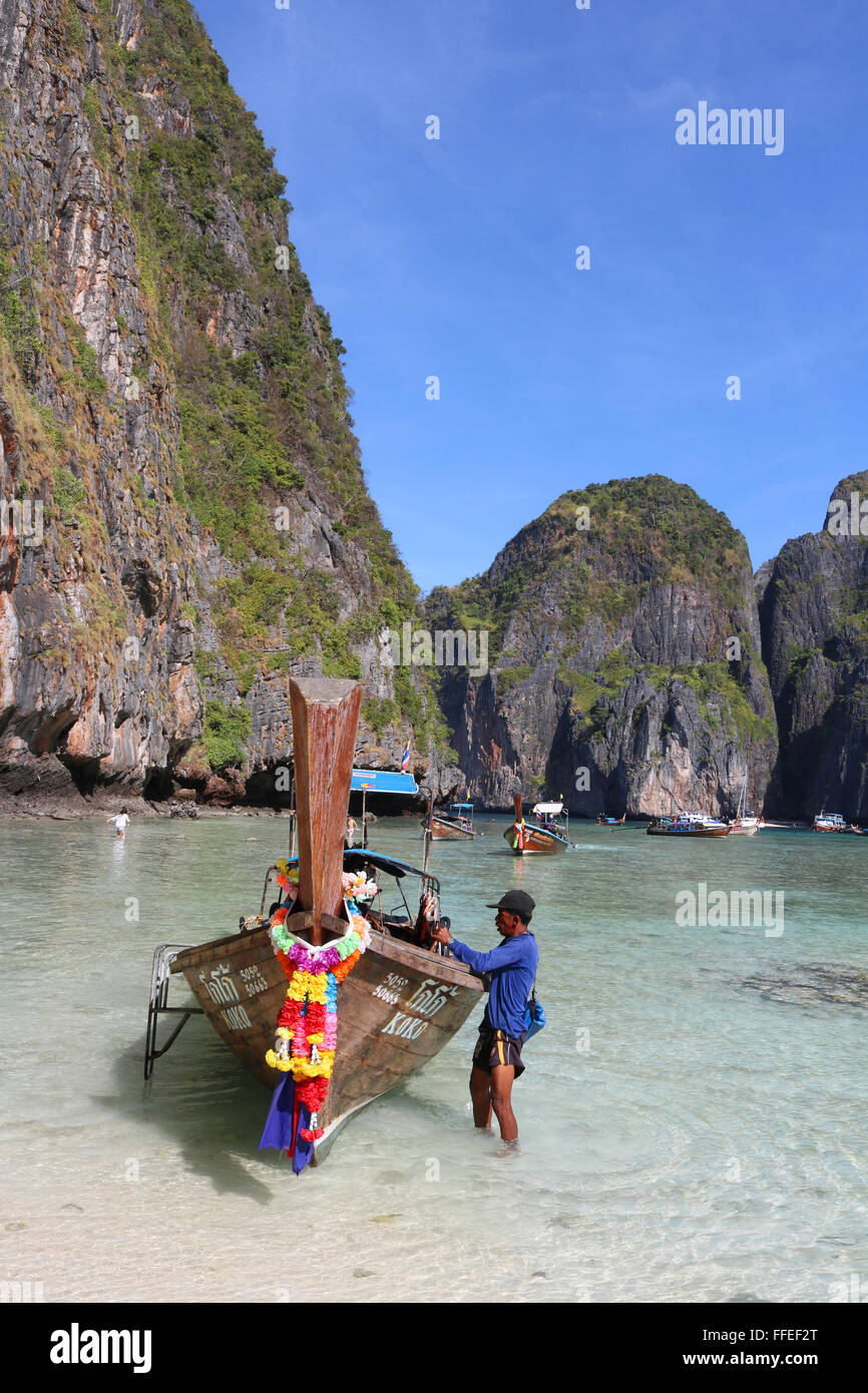 Tailandia Krabi le Isole Phi Phi Koh Phi Phi Leh Maya Bay reso popolare a causa del suo uso come location per il film "La Spiaggia" st Foto Stock