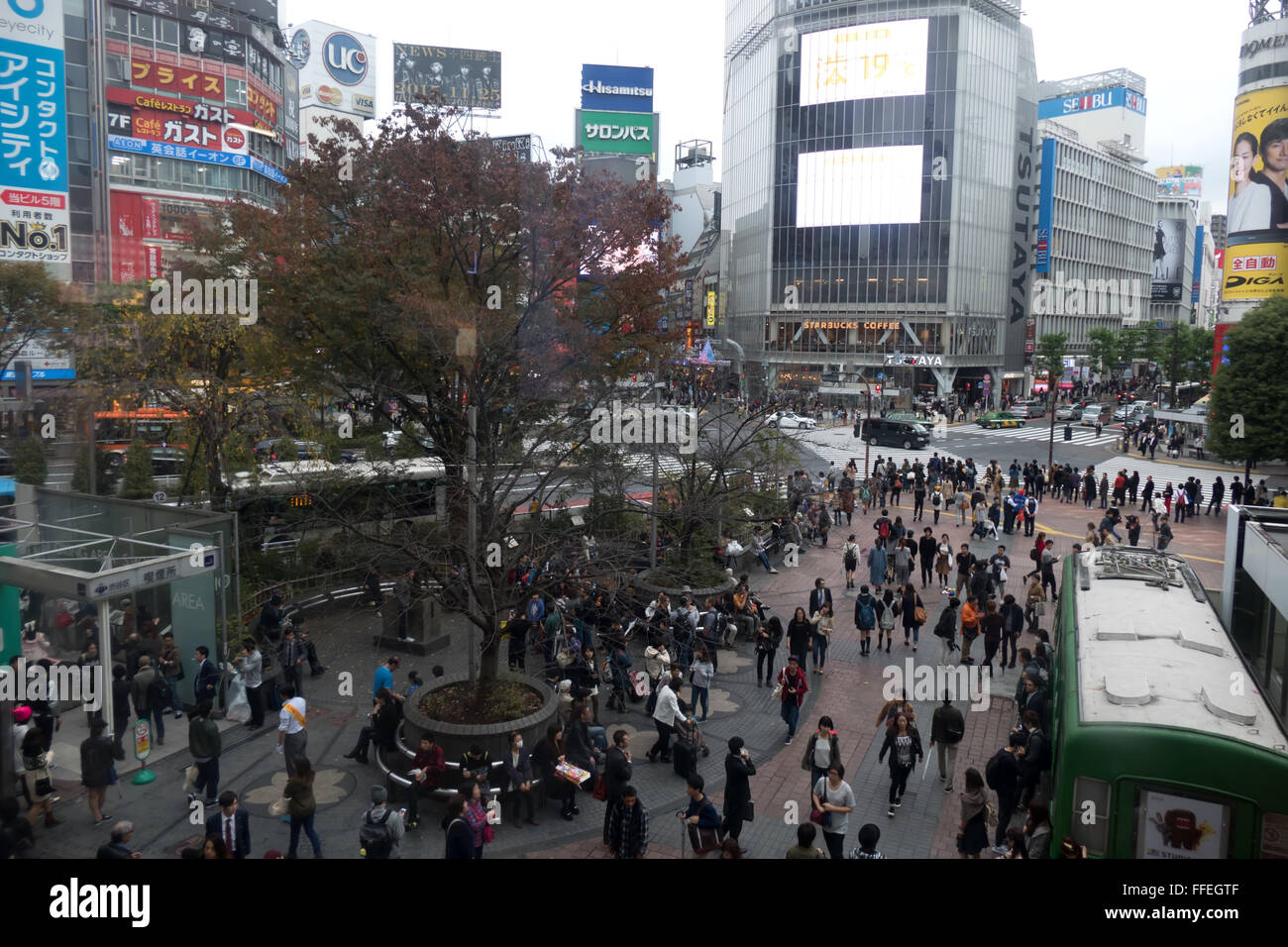 Incrocio di Shibuya, Tokyo, Giappone, Asia, uno dei più trafficati al mondo. Street, strada, pedoni, persone, traffico di automobili Foto Stock