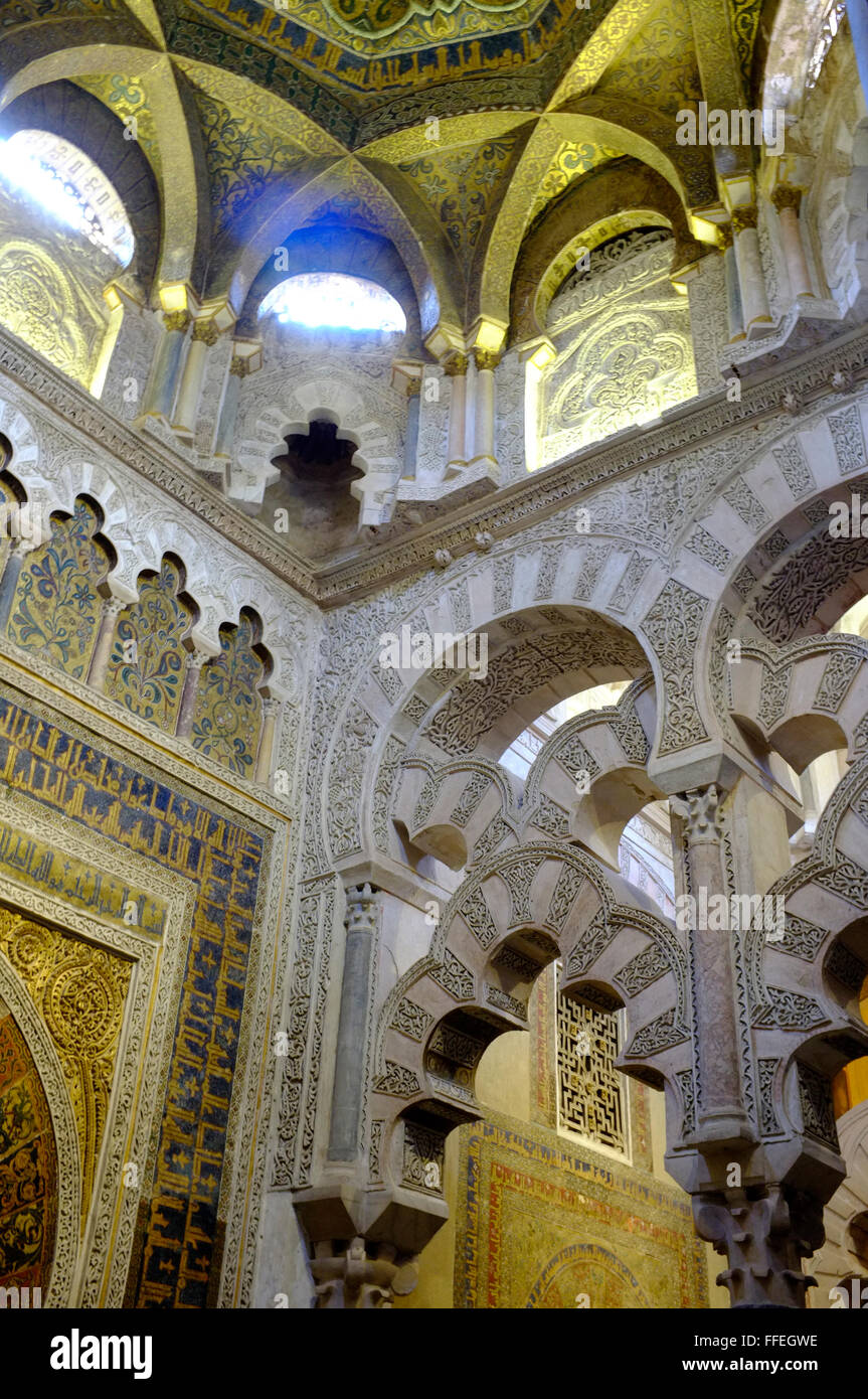 Soffitto e portali con dettagli all'interno della Mezquita. Cordova, Andalusia. Spagna Foto Stock