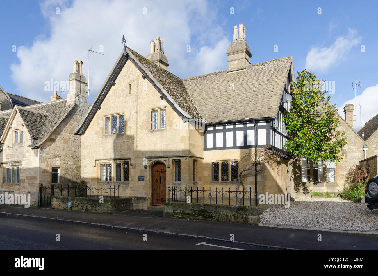 Staccato di casa di pietra in Cotswold città di Winchcombe Foto Stock