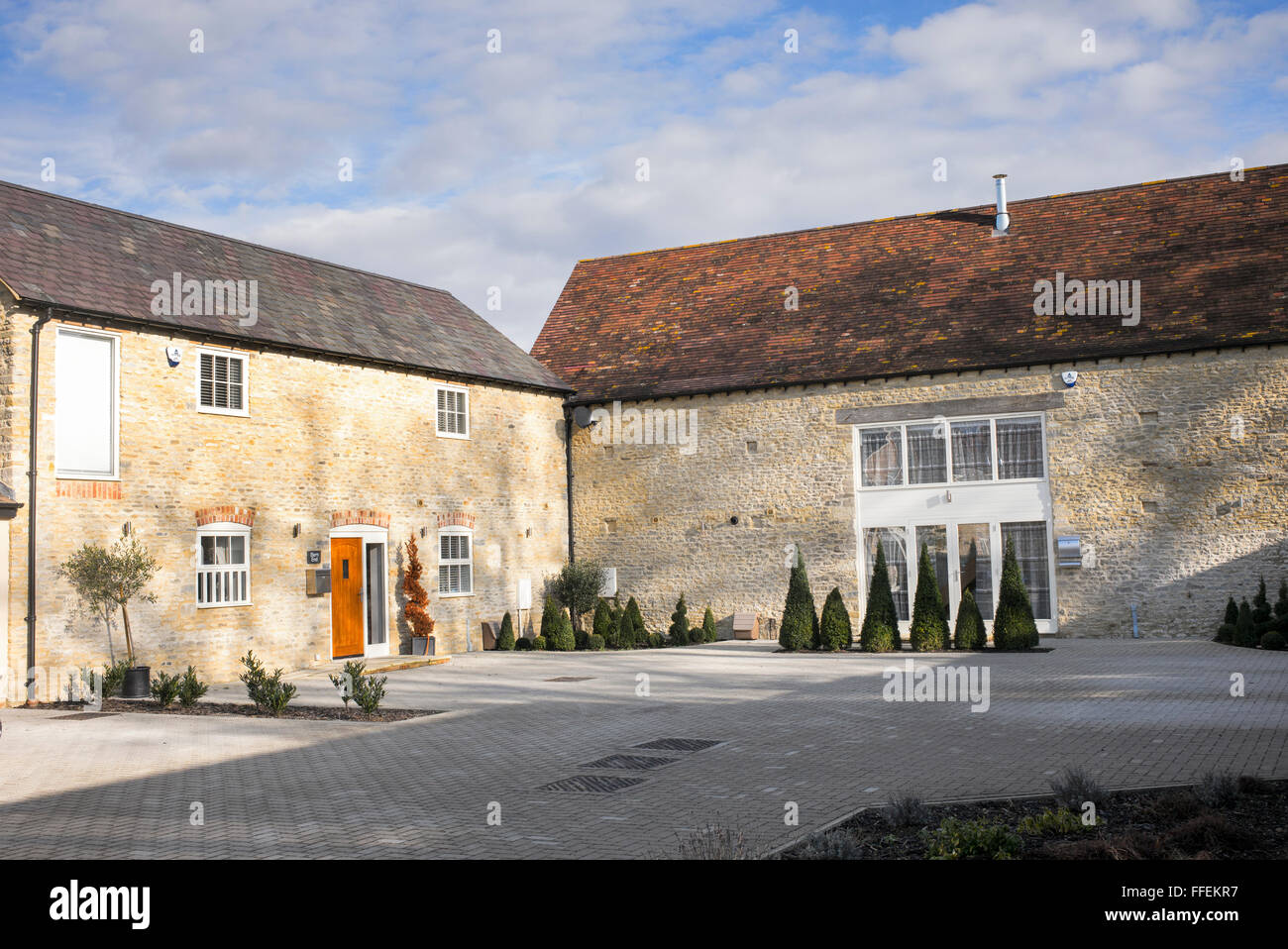 Nuova e moderna costruzione in stile fienile alloggiamento, Bicester, Oxfordshire, Inghilterra Foto Stock