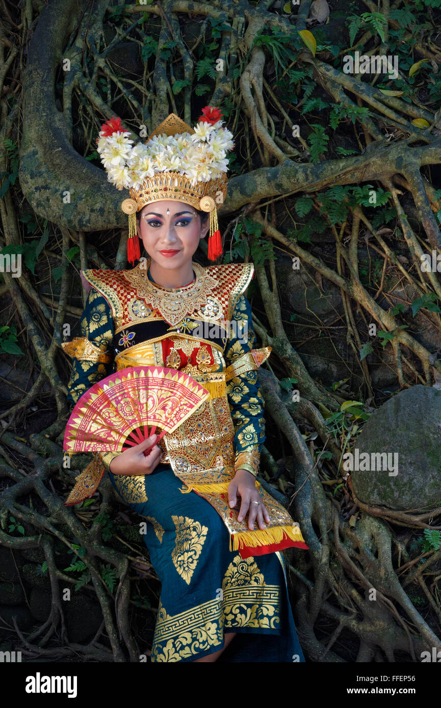 Due ballerini Balinesi, Monkey Forest, Ubud, Bali, Indonesia Foto Stock