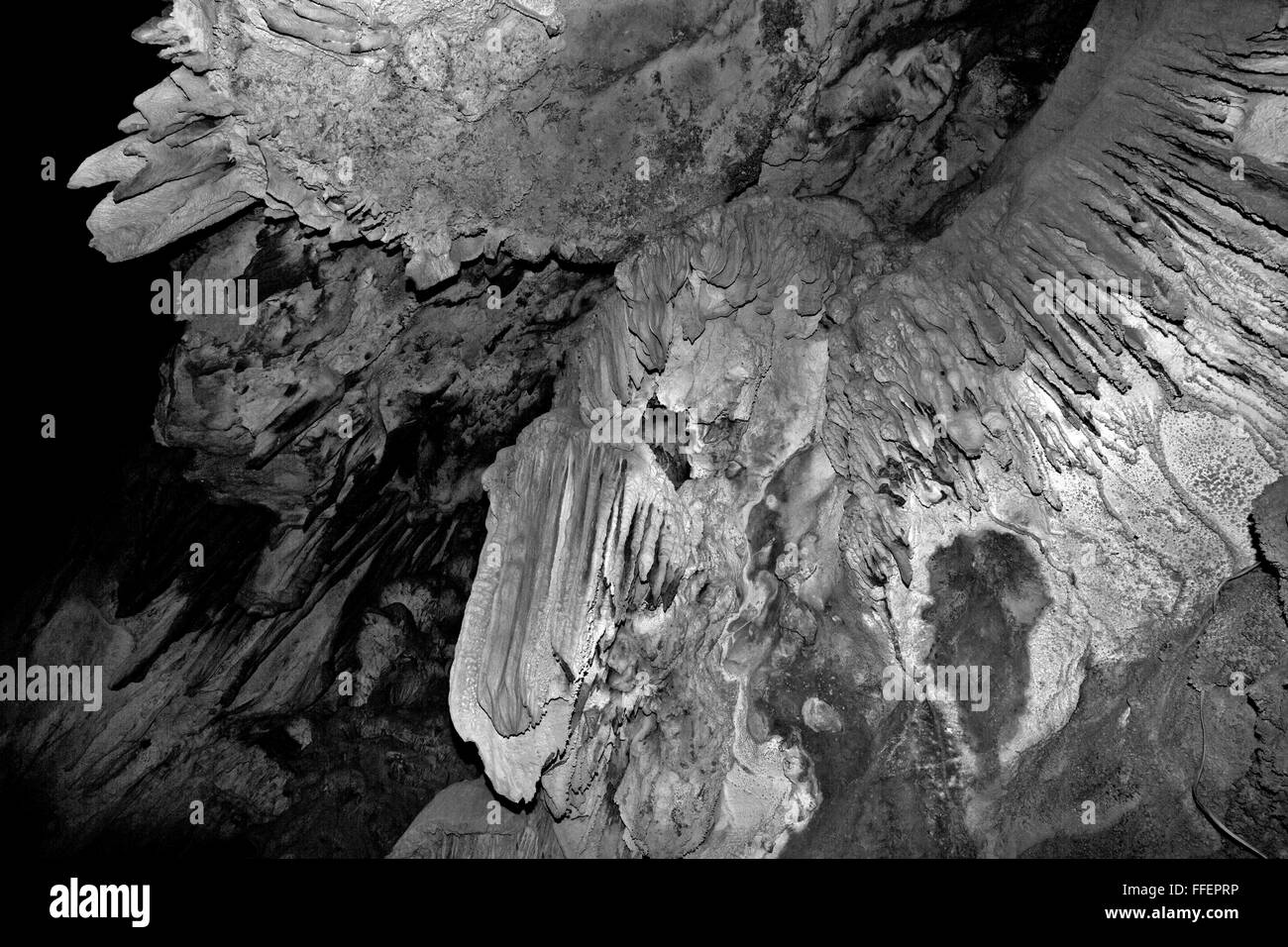 CALIFORNIA - calcare flowstone, colonne scanalate e le stalattiti nel Lago Shasta caverne, una naturale nazionale di riferimento. Foto Stock