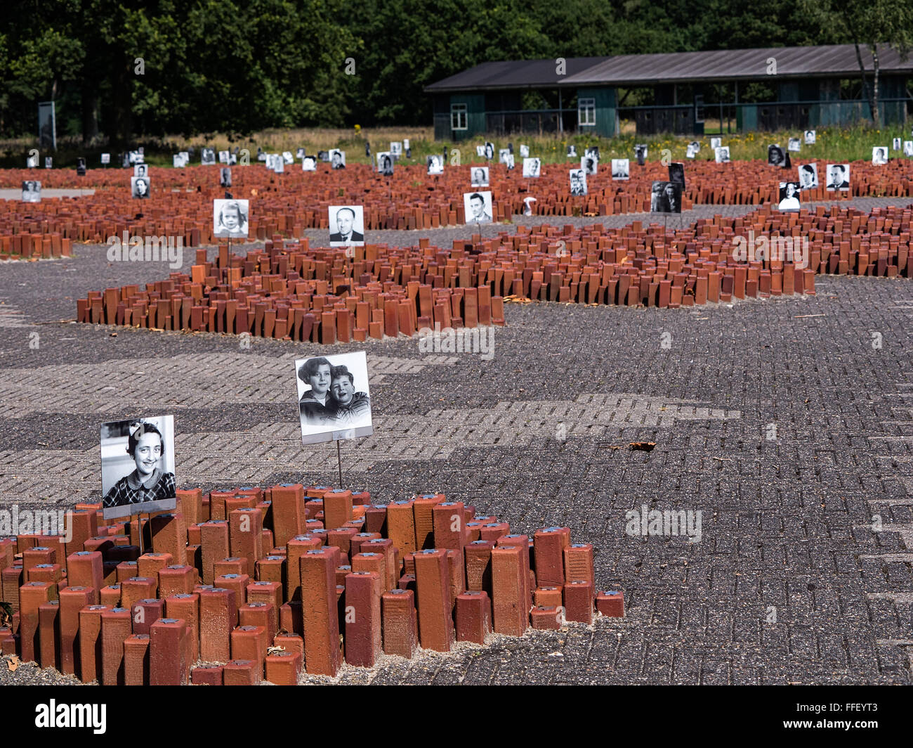 Monumento di ex nazista del campo di transito di Westerbork. Ogni pietra rappresenta una persona che era stato deportato da qui Foto Stock