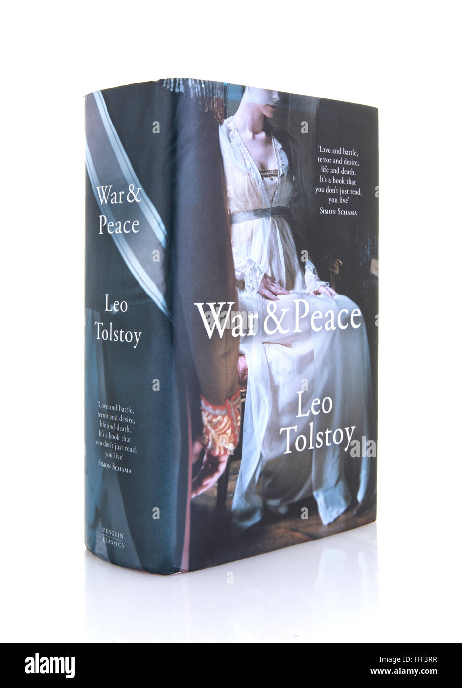 Guerra e pace da Leone Tolstoi - Traduzione di Anthony Briggs su sfondo bianco Foto Stock