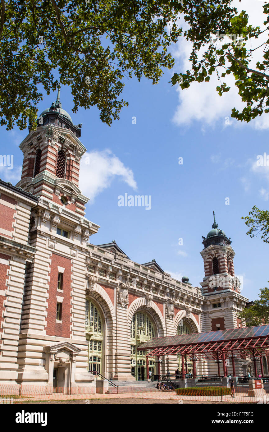 NEW YORK CITY - Agosto 19, 2015: vista esterna del centro storico di Ellis Island Museo di immigrati Foto Stock