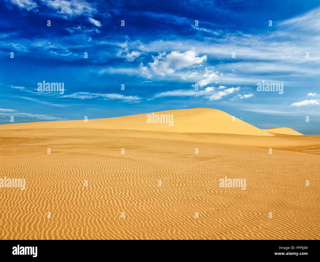 Dune di sabbia del deserto su sunrise Foto Stock