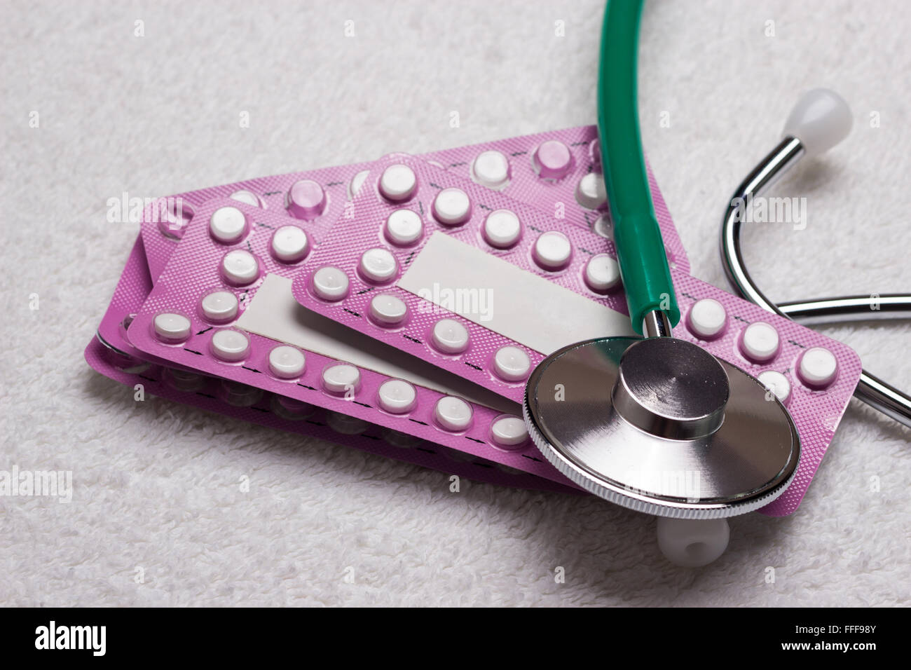 Medicina di Cura di salute contraccezione e controllo delle nascite. Contraccettivo Orale pillole blister con compresse ormonali Foto Stock