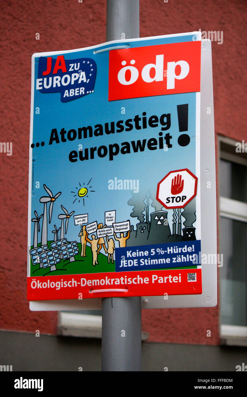 "Atomausstieg europaweit' - OE D P - Wahlplakate zur Europawahl anstehenden, Berlino. Foto Stock