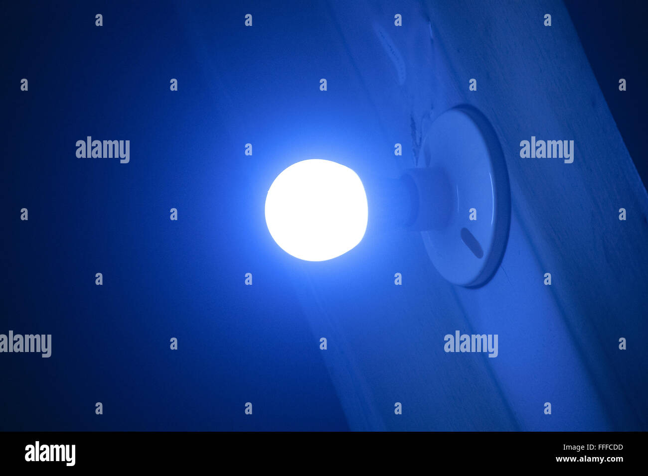 Luce blu che assomiglia a una buona idea Foto Stock