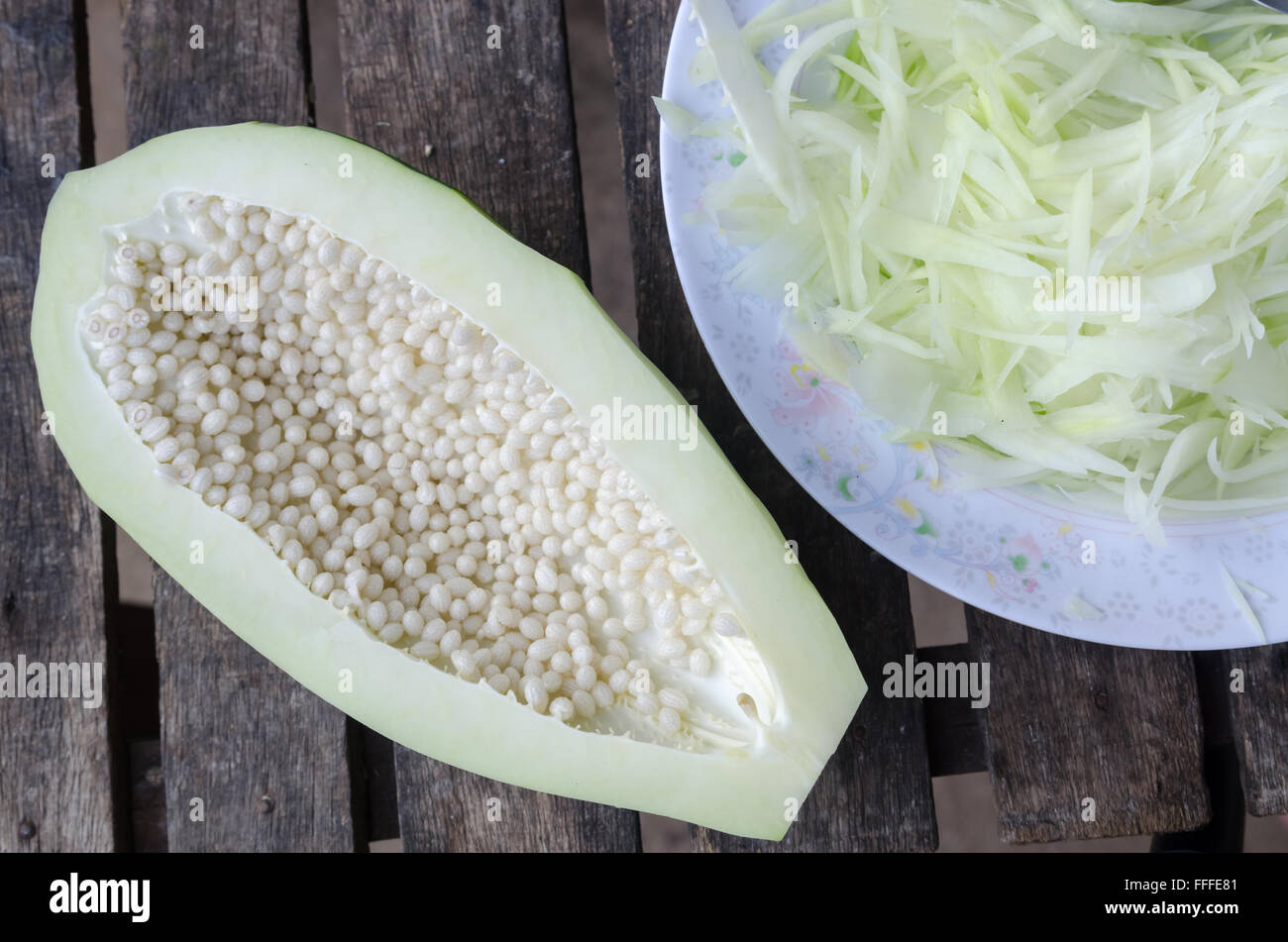 Locale cucina autentica del sud-est asiatico: ingredienti insieme di insalata di papaia o Som Tum in nome Thai. Cibo popolare della Thailandia. Foto Stock