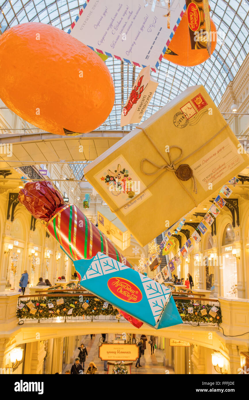 Gomma interno, decorazione e illuminazione per il Nuovo Anno e vacanze di Natale a Mosca, Russia Foto Stock