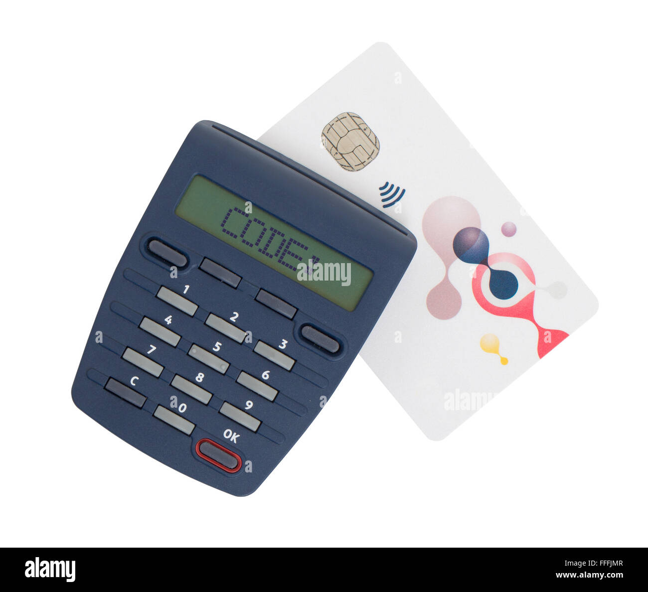 Servizi bancari a casa, lettore di card per la lettura di una carta bancaria - Codice Foto Stock