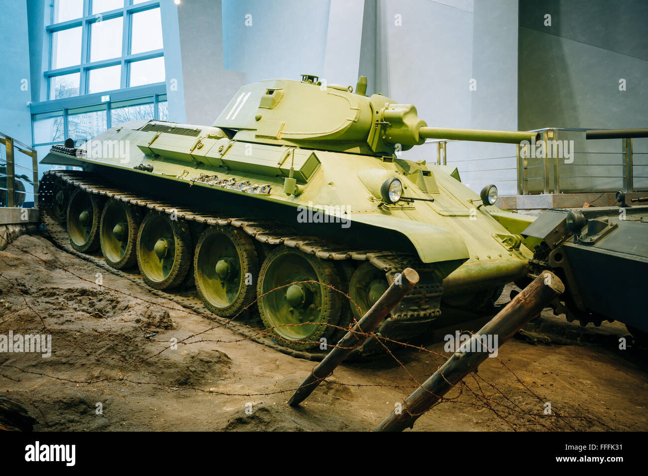 Minsk, Bielorussia - 20 dicembre 2015: un sovietico medium russa serbatoio T-34 in bielorusso Museo della Grande Guerra Patriottica di Minsk, Belaru Foto Stock