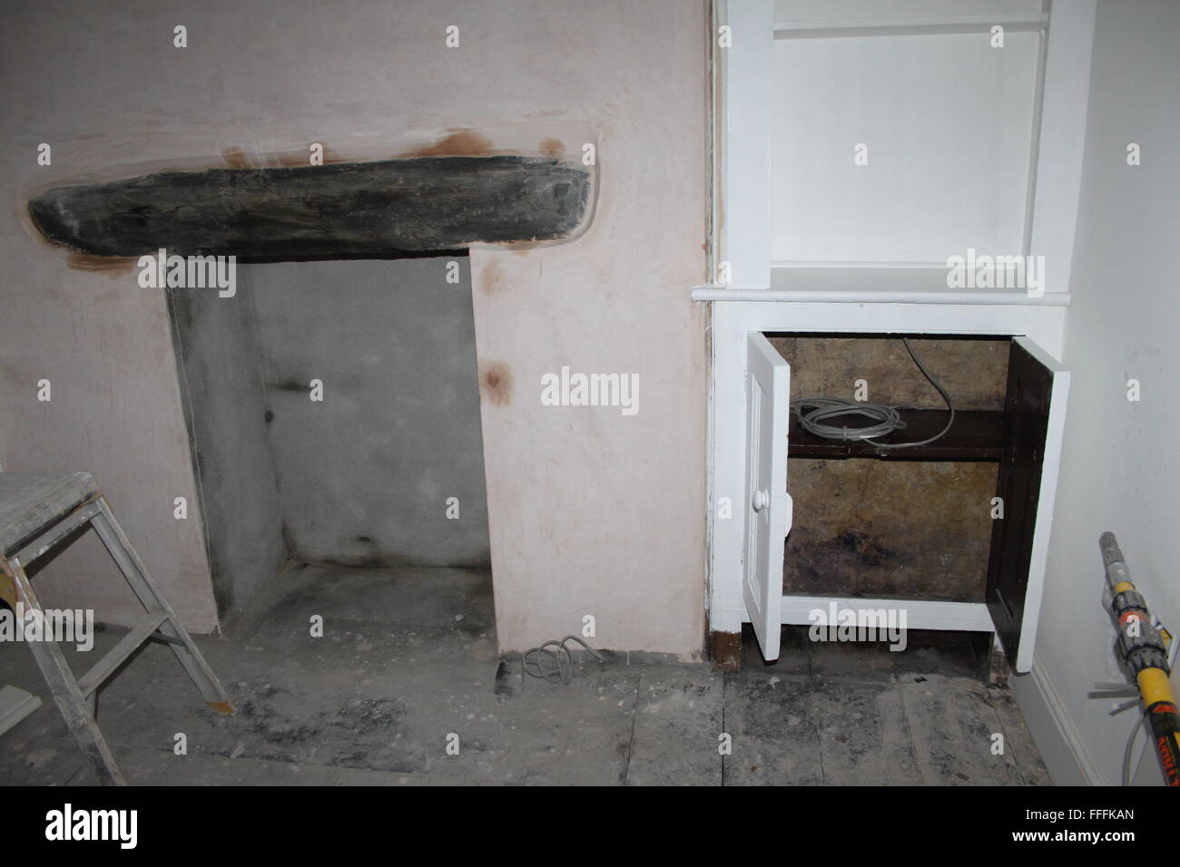 Nuovo intonaco sulle pareti in ristrutturazioni di edifici interni Foto Stock