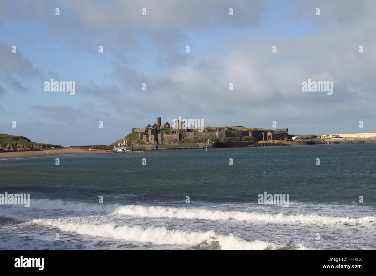 Il castello di pelatura e sbucciate Bay, la buccia, Isola di Man Foto Stock