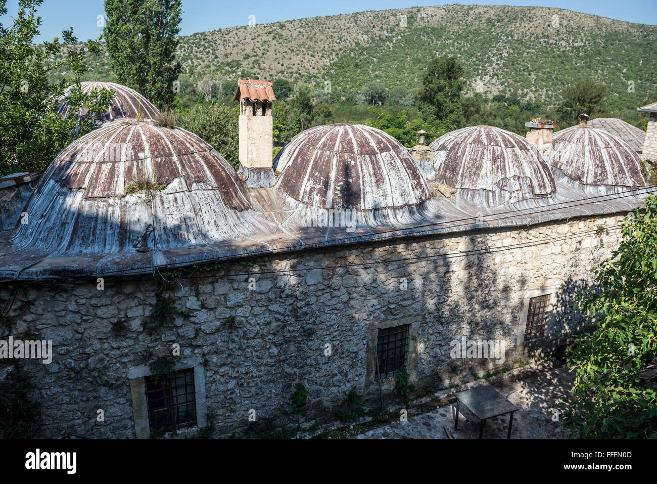 Ramains di bagni turchi a Pocitelj villaggio fortificato, Bosnia Erzegovina Foto Stock