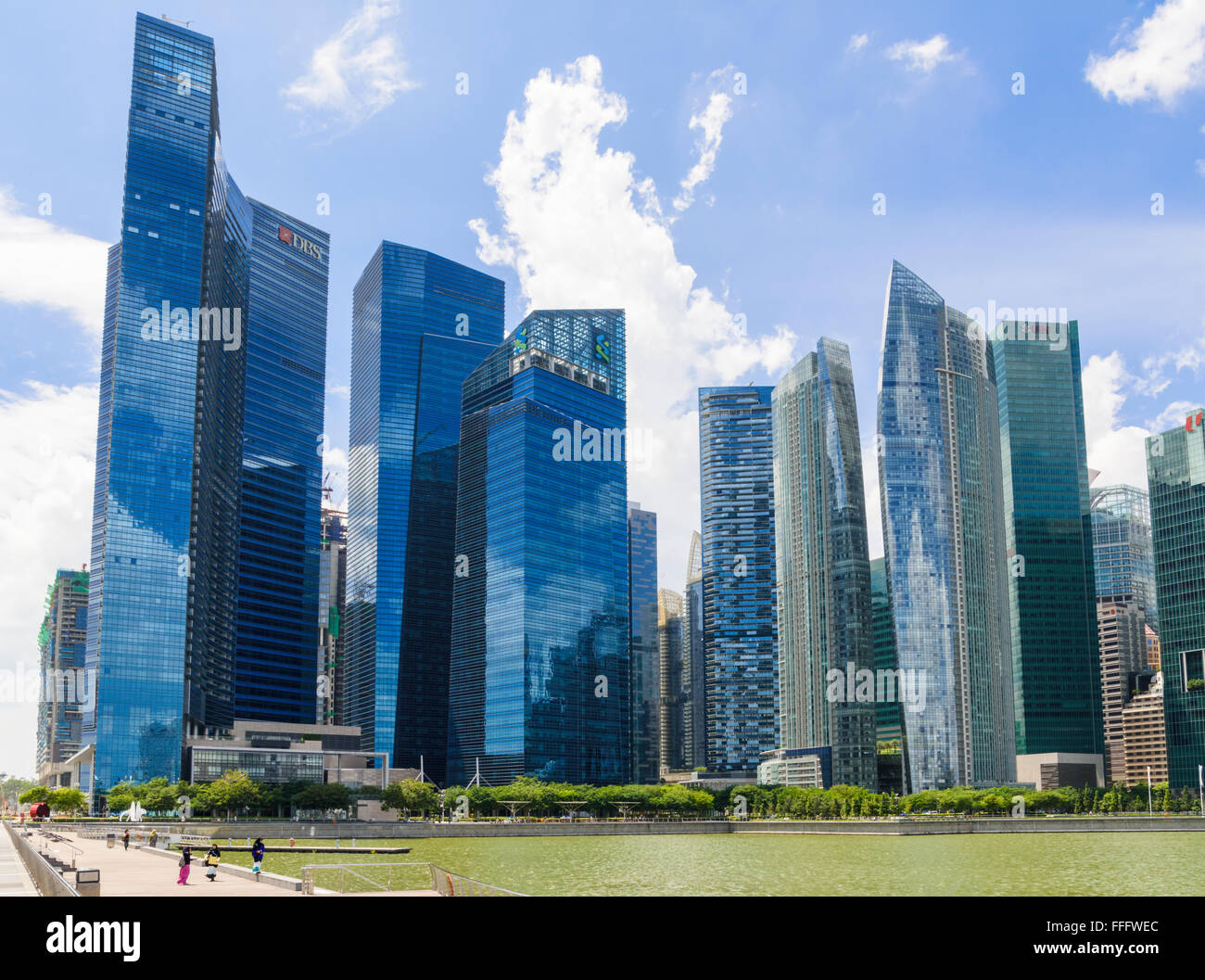 Grattacieli di Marina Bay compresi i complessi della baia di Marina centro finanziario, la vela e uno Raffles Quay, Singapore Foto Stock