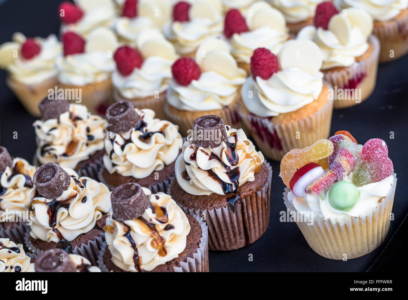 Una selezione di tazza di panna torte. Foto Stock