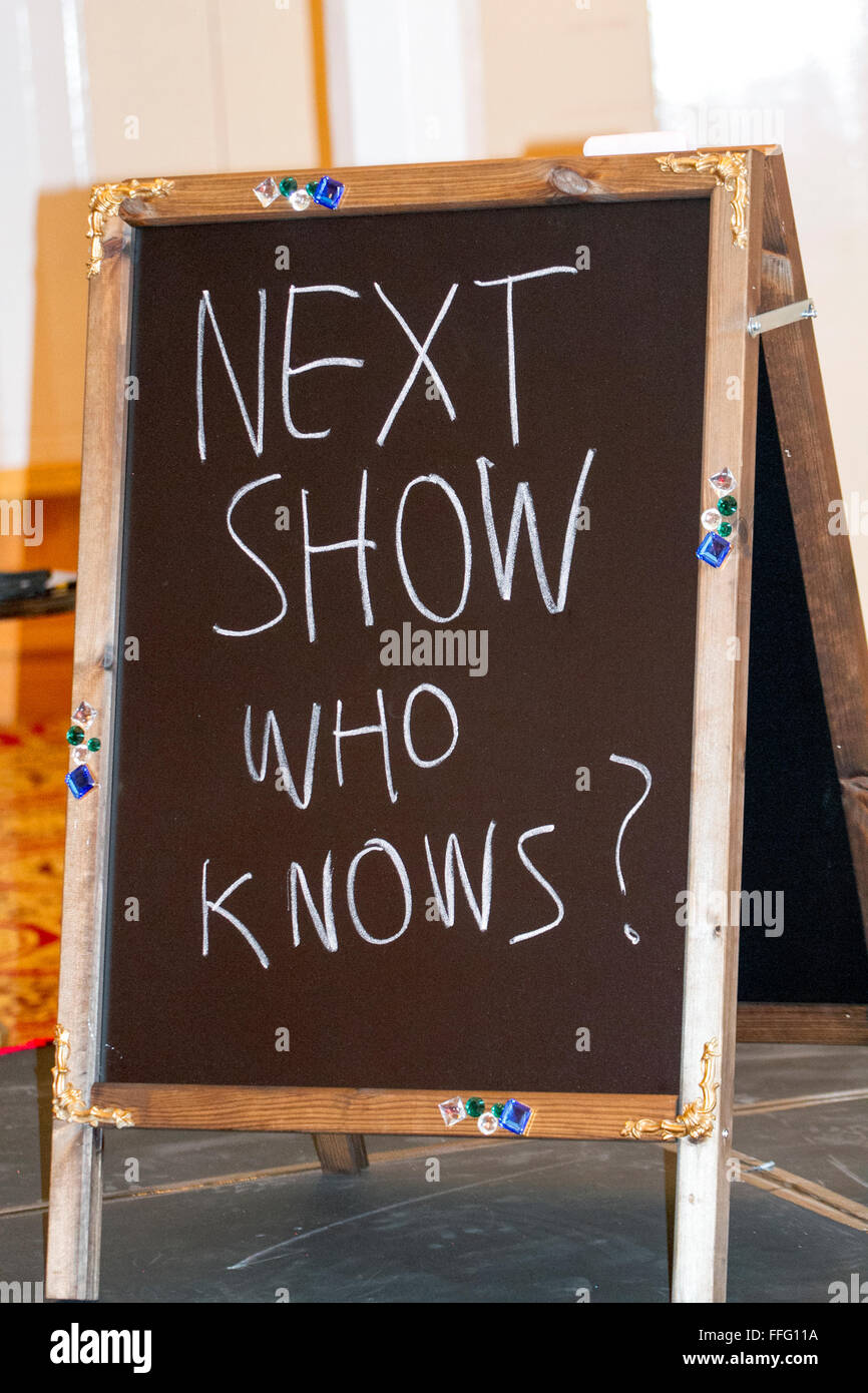 Showzam! Città del circo, giardini invernali, Blackpool, Lancs, Regno Unito 13 Feb 2016. Blackpool annuale del Festival del circo di prestazioni e visiti la località balneare oltre la metà termine rottura. Finanziato dal Consiglio delle Arti & Blackpool Bid, animatori e artisti si prega per le migliaia di visitatori che si sono cimentati in città soprattutto per questo evento annuale. Credito: Cernan Elias/Alamy Live News Foto Stock