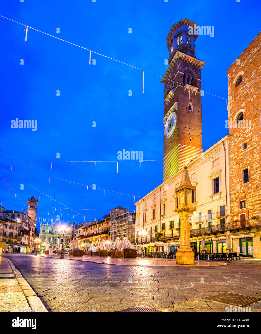 Verona, Italia. Piazza delle Erbe Foto Stock