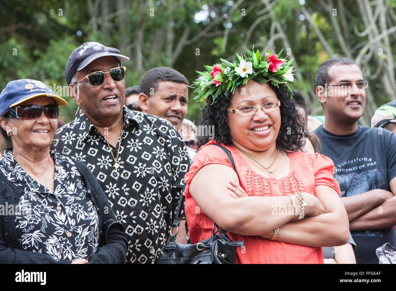Pubblico dalle isole del Pacifico la visualizzazione gli interpreti di marcia annuale raduno al Festival Pasifika,Auckland, Nuova Zelanda Foto Stock