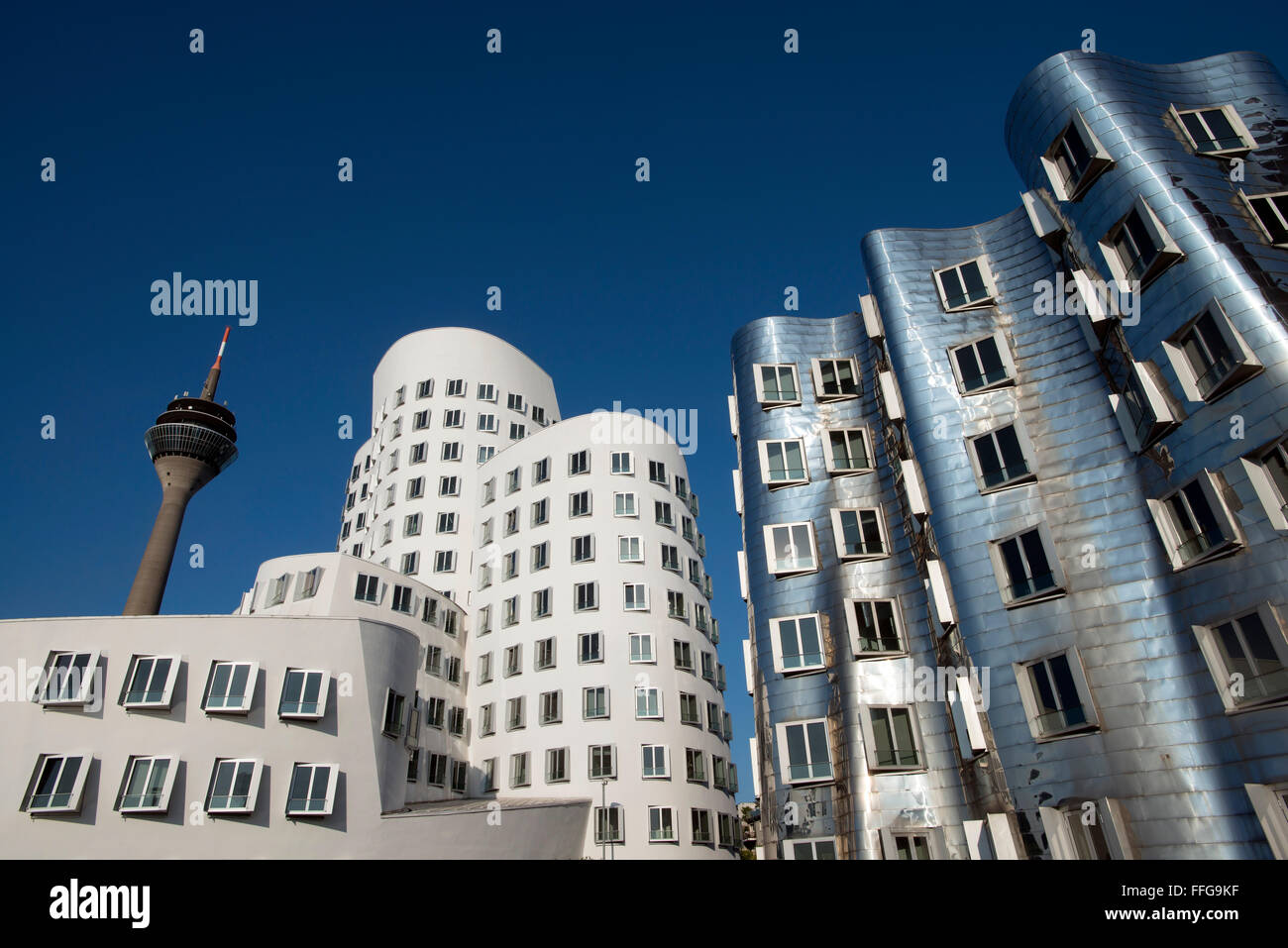 Gehry edifici in media port di Dusseldorf, RENANIA DEL NORD-VESTFALIA, Germania, Europa Foto Stock