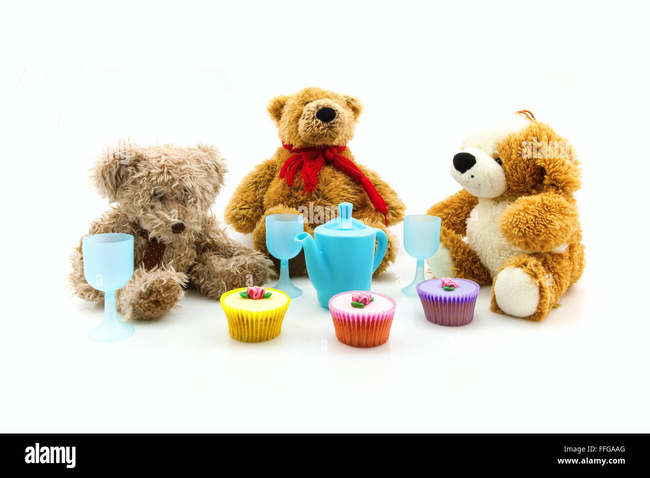 Teddy Bear Picnic su sfondo bianco Foto Stock