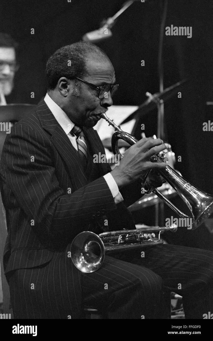 Joe Wilder, musicista jazz, in occasione di una sessione disposti da Loren Schoenberg nella città di New York. Il concerto è stato il 20 gennaio 1985, presso il Teatro del vigneto in Manhattan. Foto Stock