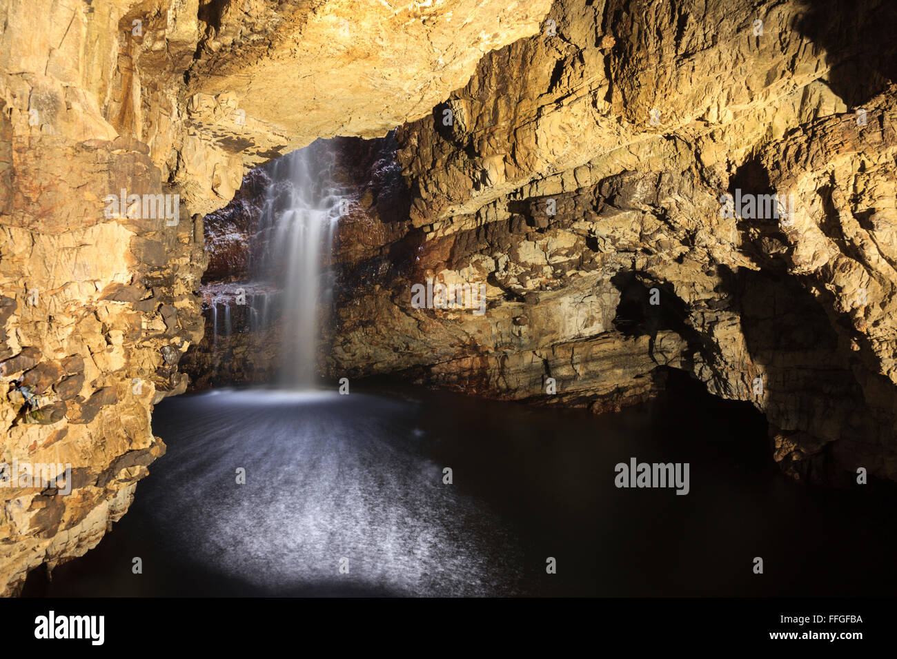 Smoo Cave a Durness nel Nord Ovest Highlands della Scozia. Foto Stock