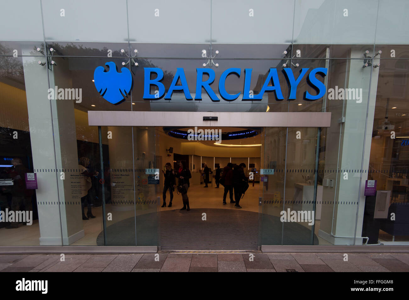 Barclays Bank ramo su St. David's Way a Cardiff, nel Galles del Sud. Foto Stock