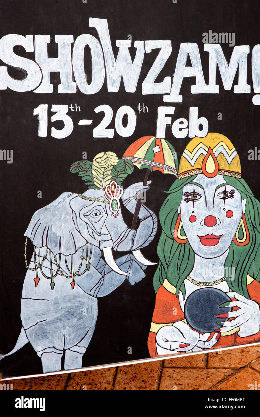 Showzam! Città del circo, giardini invernali, Blackpool, Lancs, Regno Unito 13 Feb 2016. Blackpool annuale del Festival del circo di prestazioni e visiti la località balneare oltre la metà termine rottura. Finanziato dal Consiglio delle Arti & Blackpool Bid, animatori e artisti si prega per le migliaia di visitatori che si sono cimentati in città soprattutto per questo evento annuale. Credito: Cernan Elias/Alamy Live News Foto Stock