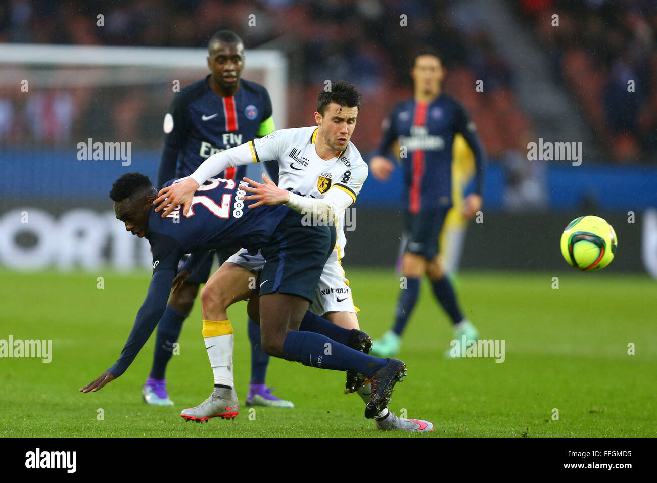 Parc de Princes, Parigi, Francia. Xiii Febbraio, 2016. French League calcio 1. Paris St Germain rispetto a Lille. Sebastien Corchia (Lille) e Jean Kevin Augustin (PSG) Credito: Azione Sport Plus/Alamy Live News Foto Stock