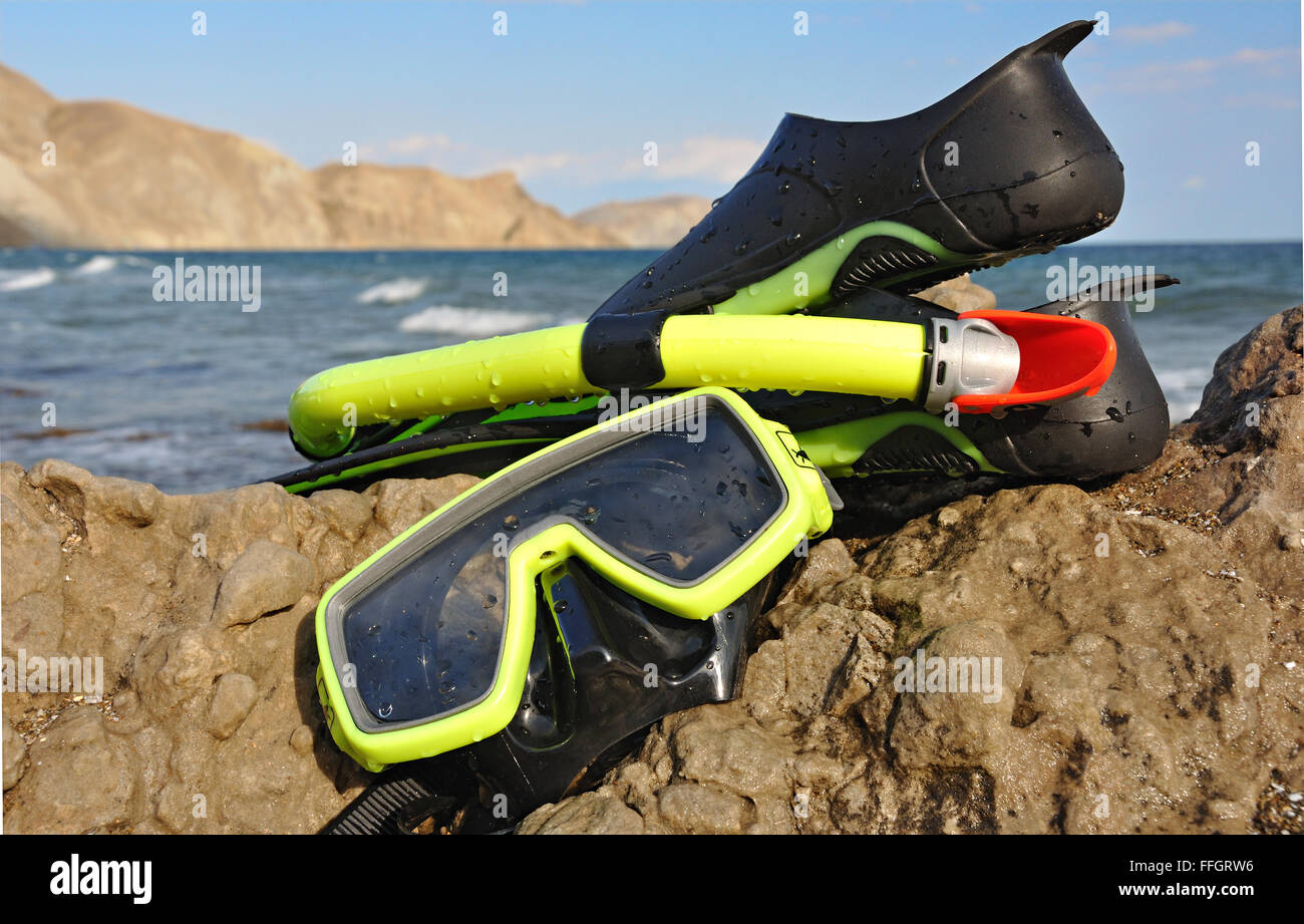 Pinne, fare snorkeling e immersioni subacquee maschera sul Seacoast. Foto Stock