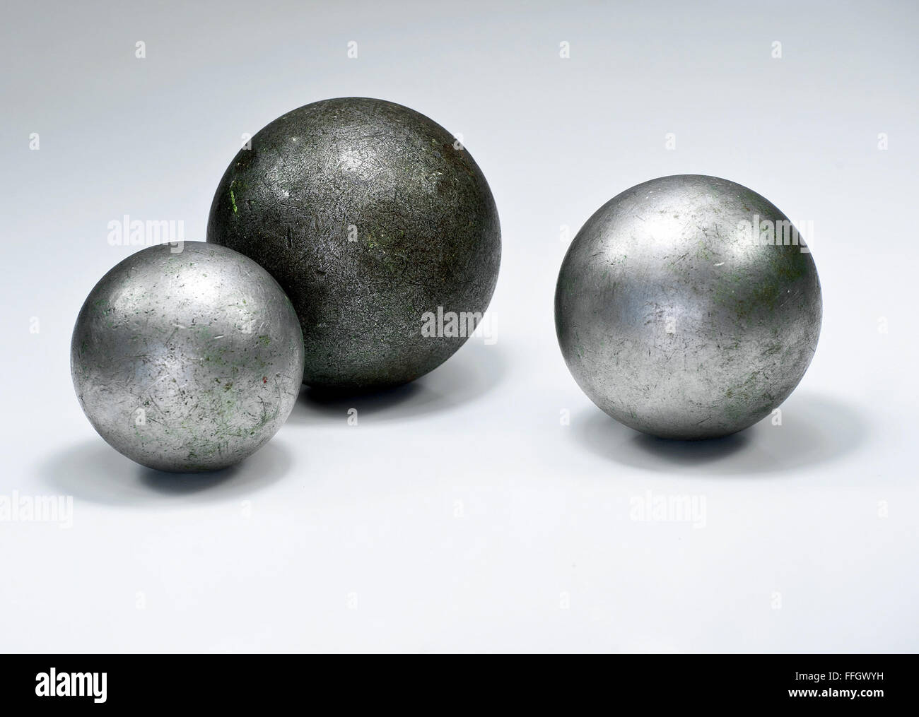 Nel colpo messo eventi, gli atleti in grado di utilizzare le loro mani per competere con un 2 kg di colpo messo. L'uomo seduto categoria compete con un 4 kg di colpo messo e uomini della categoria permanente compete con un 6 kg di colpo messo. La donna seduti e in piedi le categorie di competere con un 3 kg di colpo messo. Foto Stock