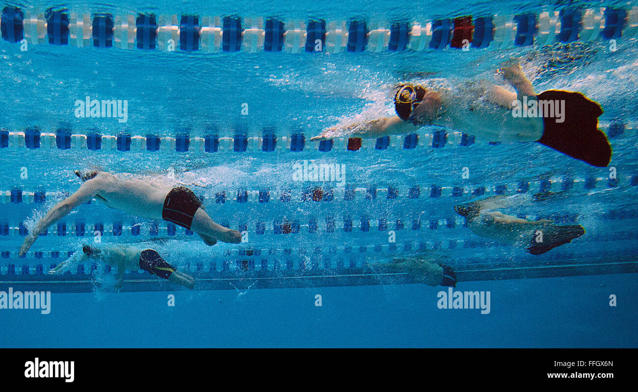 Gli atleti prendere parte ad una competizione di nuoto. Warrior giochi sportivi di nuoto Foto Stock