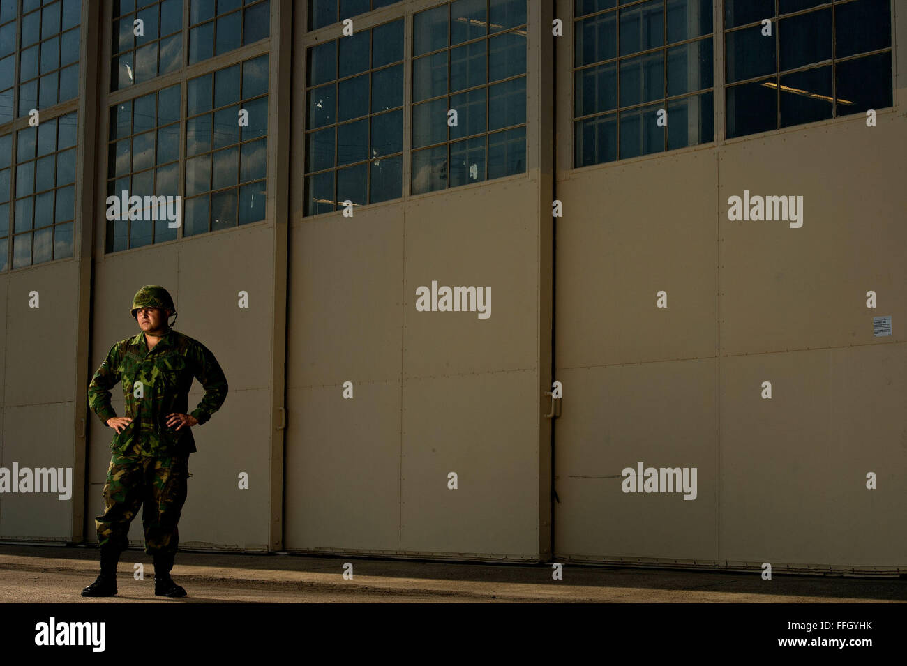 Il Mag. Dimitri Martini indossa una guerra del Vietnam periodo abito di battaglia uniforme con teatro-realizzato freccette e nastri nome originariamente indossato negli anni settanta. Foto Stock