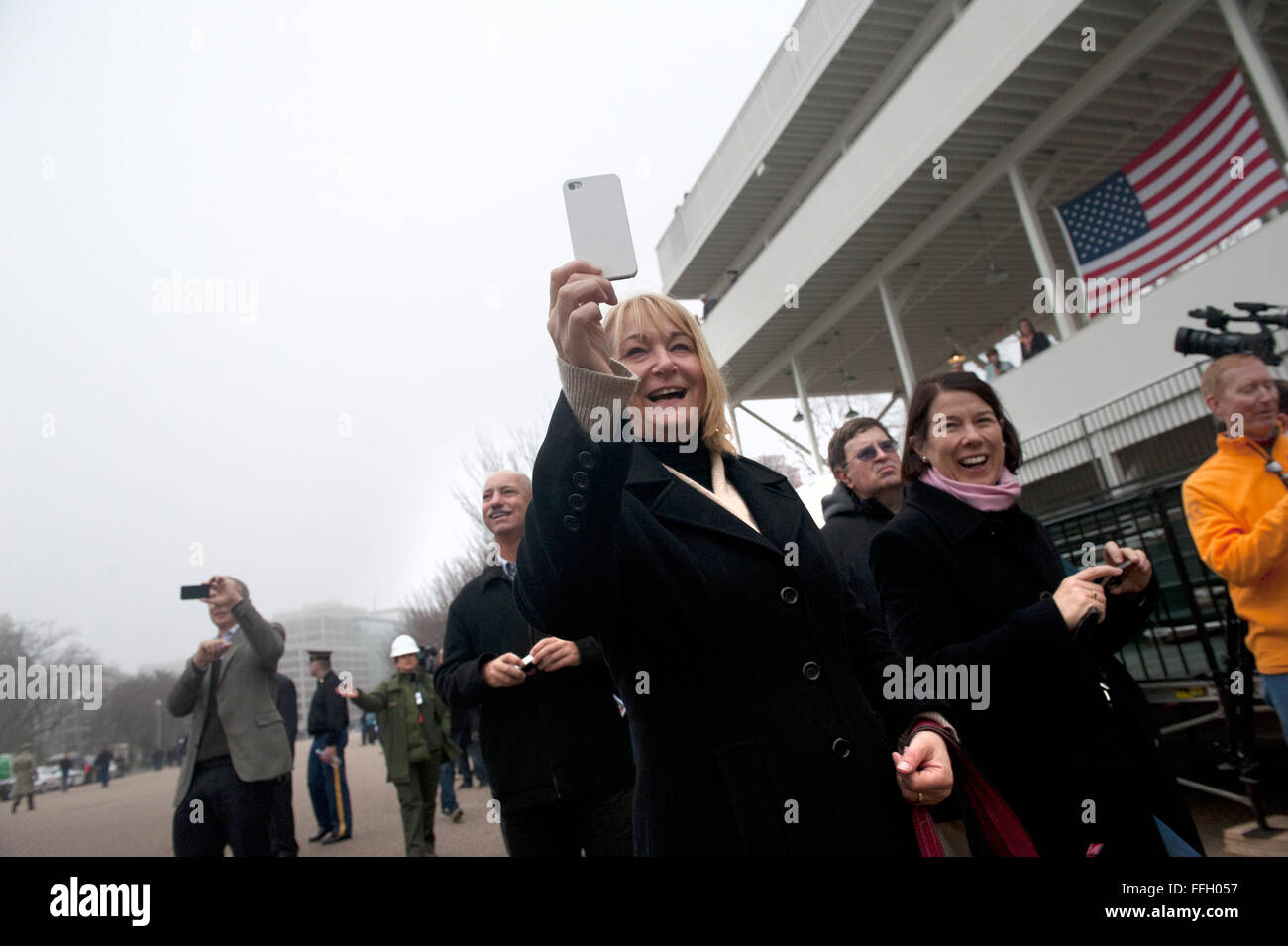 Gli spettatori di scattare foto durante l'inaugurazione presidenziale di prove a Washington D.C. Il personale militare sono stati inoltre ha preso parte all'evento. Foto Stock