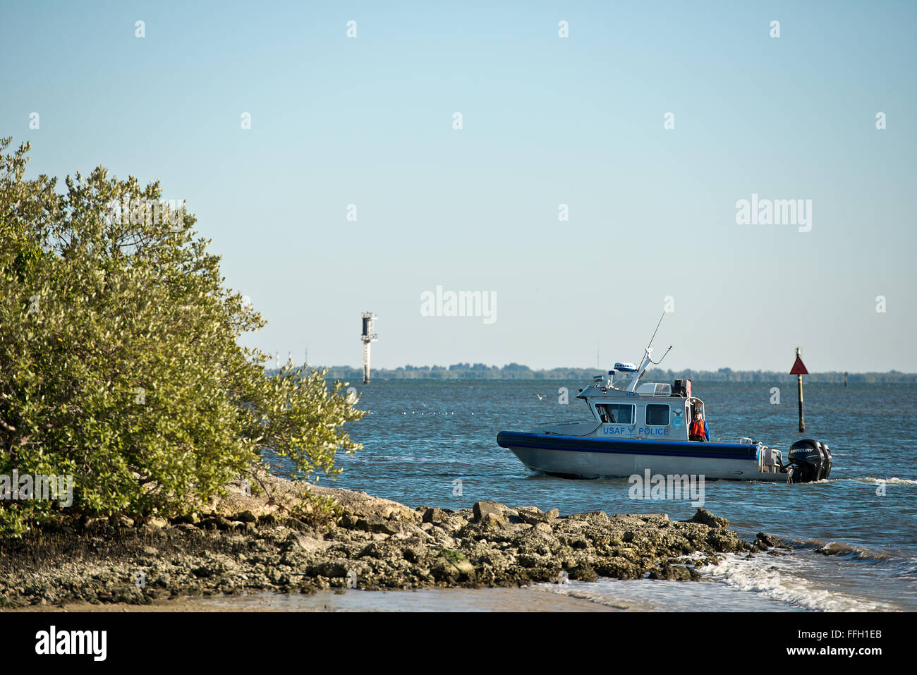 Il 6 le forze di sicurezza Squadron Marine volo Patrol fornisce la sicurezza per 7,2 miglia di MacDill Air Force Base di battigia conducendo circa-il-orologio pattuglie 365 giorni l'anno. Foto Stock