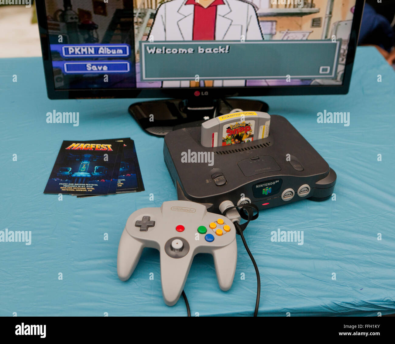 Nintendo 64 console per video game e joystick - USA Foto Stock