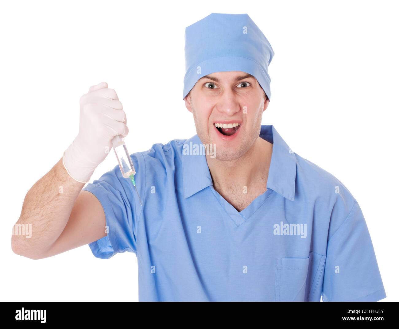 Furious medico maschio con siringa, isolato su bianco Foto Stock