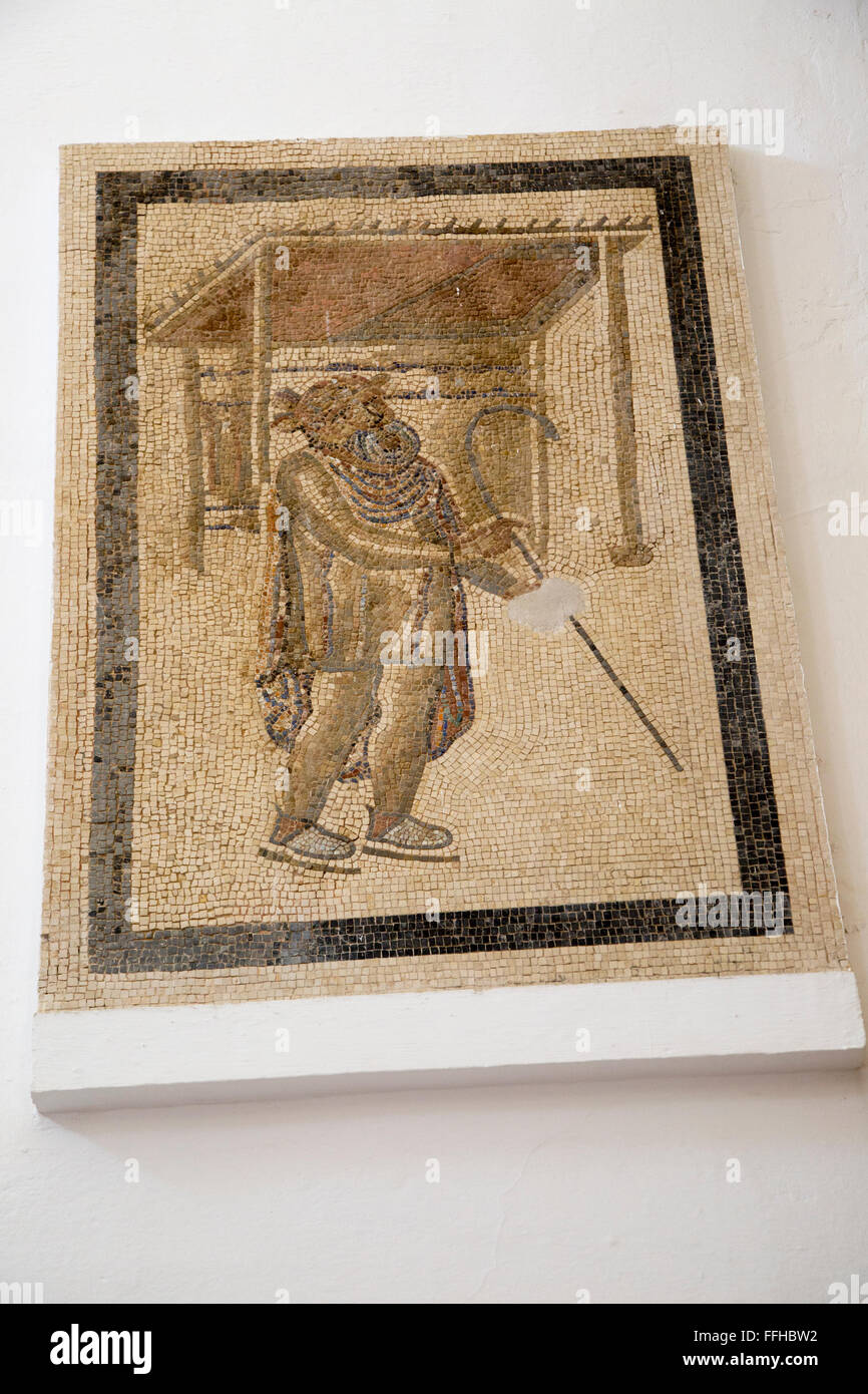 Mosaico romano di tragica attore display archeologici all'interno del palazzo di Alcazar, Cordoba, Spagna Foto Stock