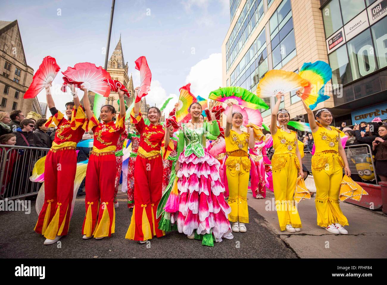 Manchester festeggia il nuovo anno cinese di oggi (domenica 7 Feb 2016) con un drago parata e balli tradizionali attraverso la città Foto Stock