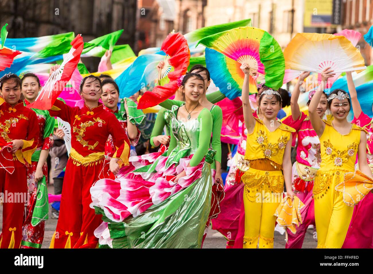 Manchester festeggia il nuovo anno cinese di oggi (domenica 7 Feb 2016) con un drago parata e balli tradizionali attraverso la città Foto Stock