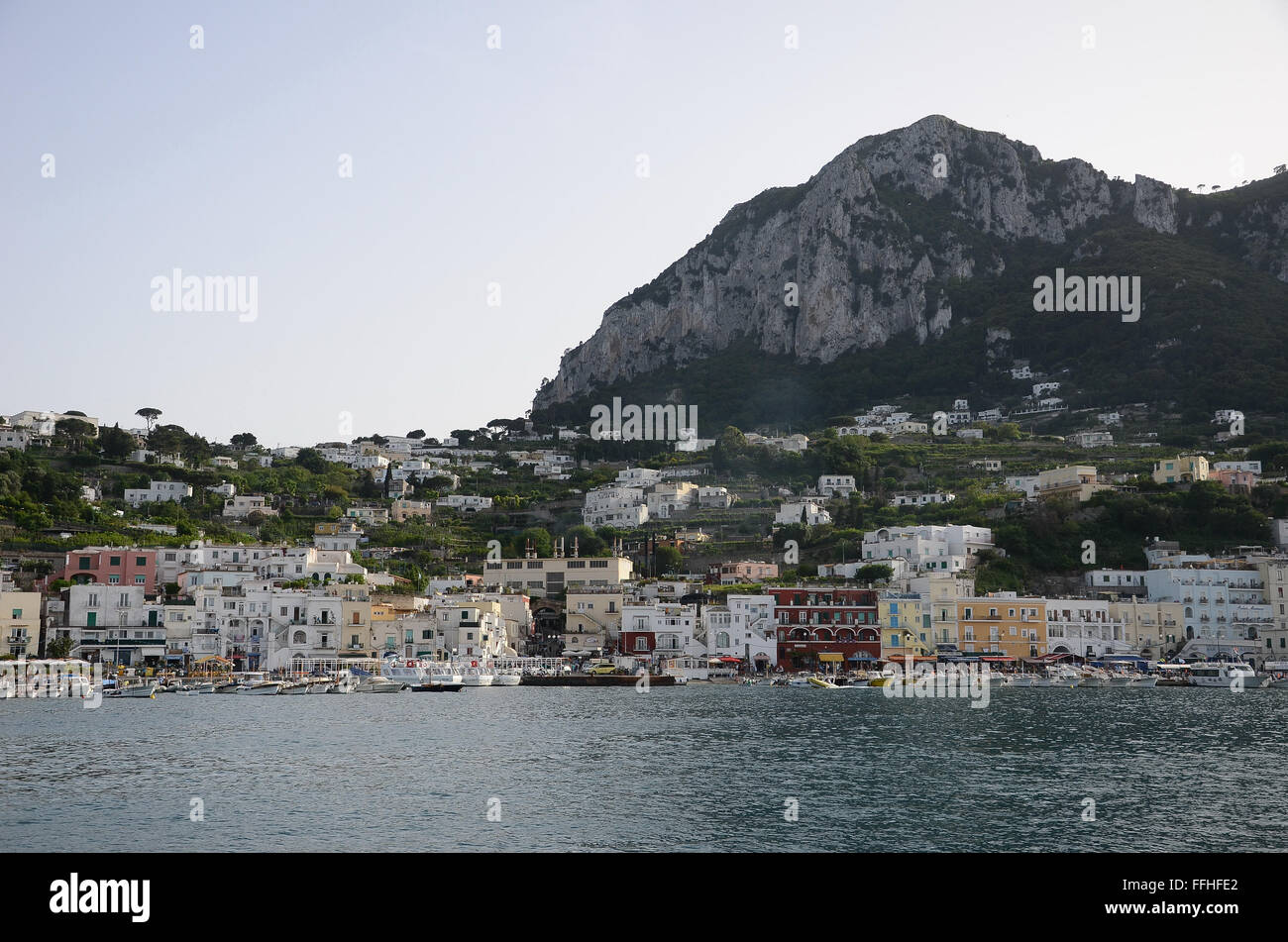 Isola di Capri vista sul mare Foto Stock